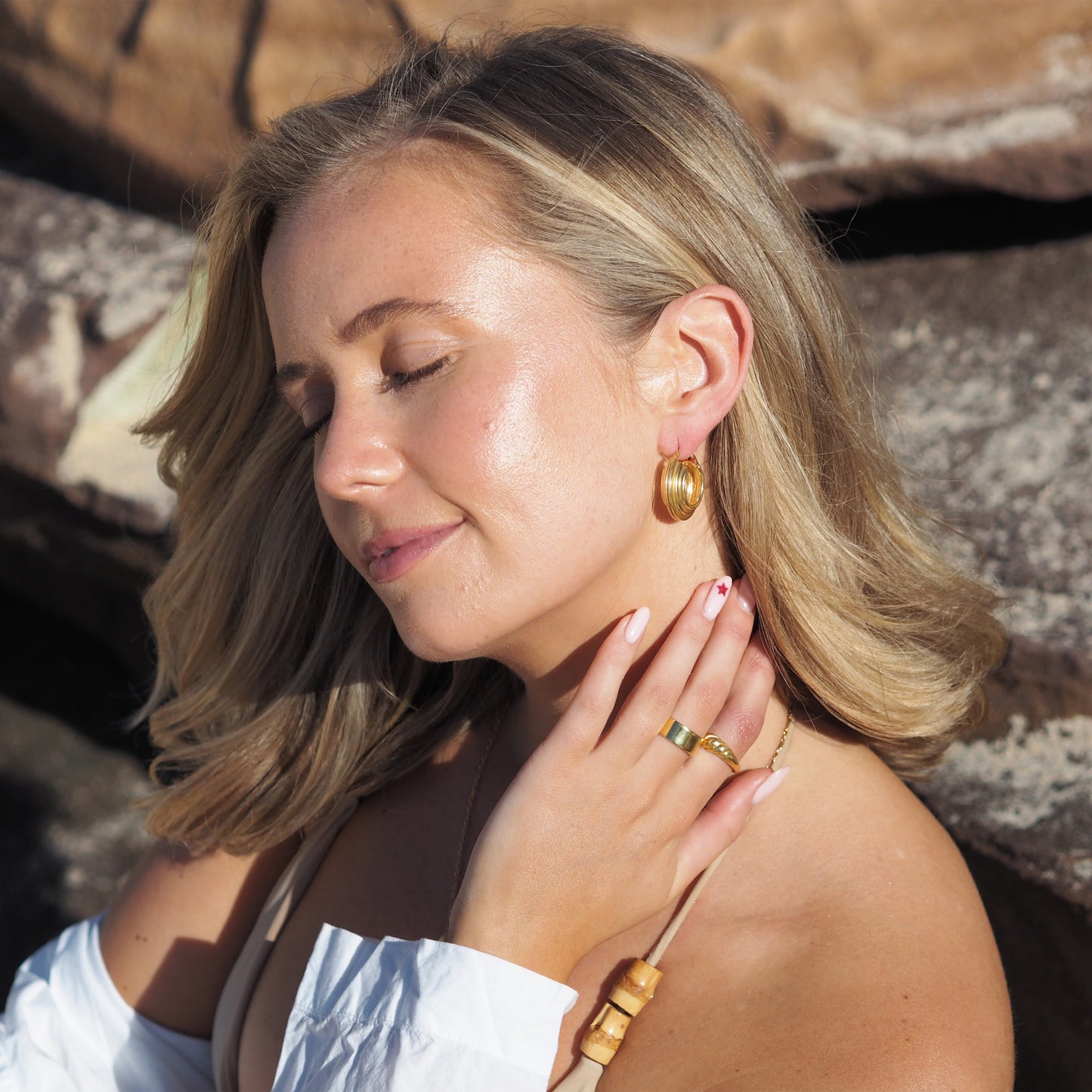 Klobige geriffelte Creolen aus vergoldetem Sterlingsilber