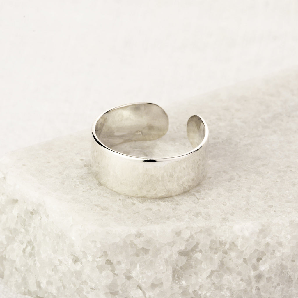 Verstellbarer schlichter Ring aus Sterlingsilber mit dickem, flachem Band
