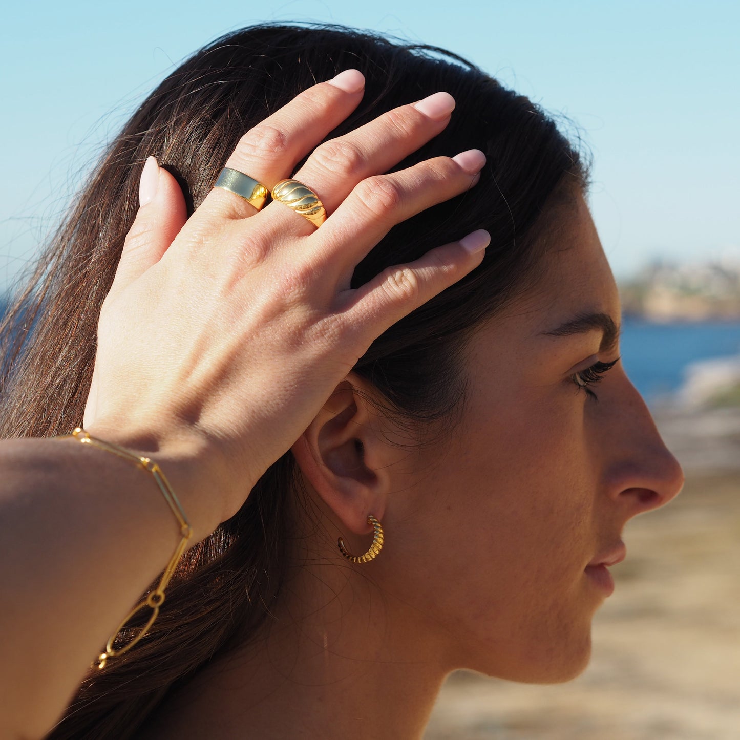 Verstellbarer schlichter Ring aus vergoldetem Sterlingsilber mit dickem, flachem Band