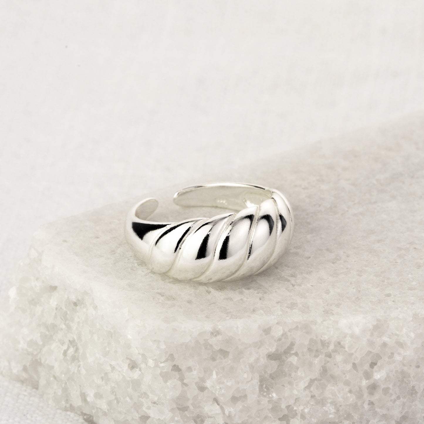 Verstellbarer schwerer Ring aus Sterlingsilber mit dicker, gedrehter Kordel