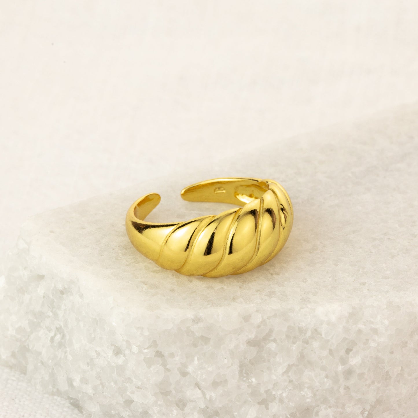 Verstellbarer klobiger Twist-Seilring aus schwerem vergoldetem Sterlingsilber