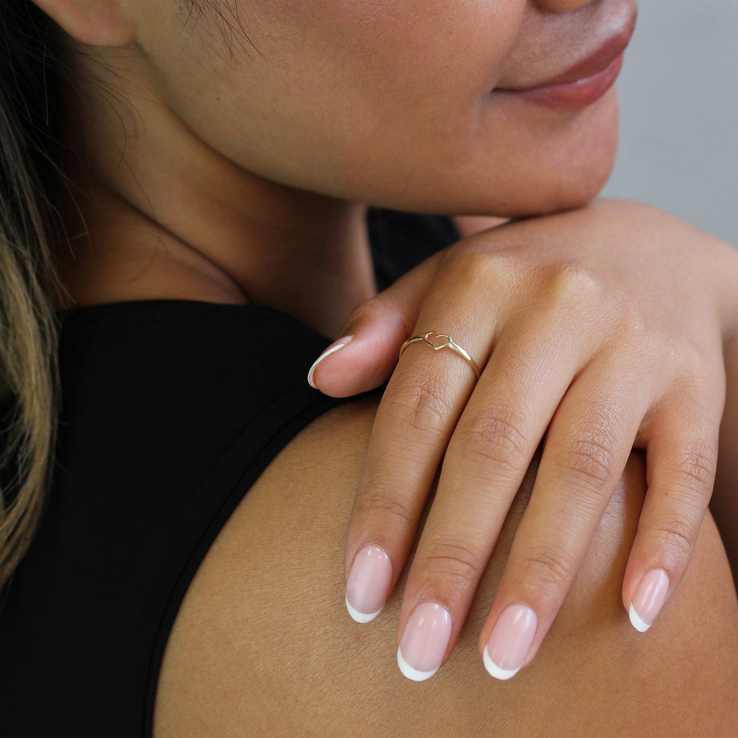 9 Karat Gold offener Herz-Stapelring – Größe I – Q