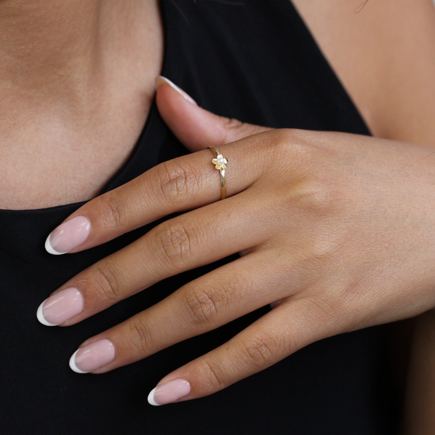 9 Karat Gold-Stapelring mit Süßwasserperle in Blumenform