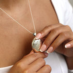 Großes ovales Medaillon aus Sterlingsilber mit Blumenmuster und Gravur, 16–22 Zoll