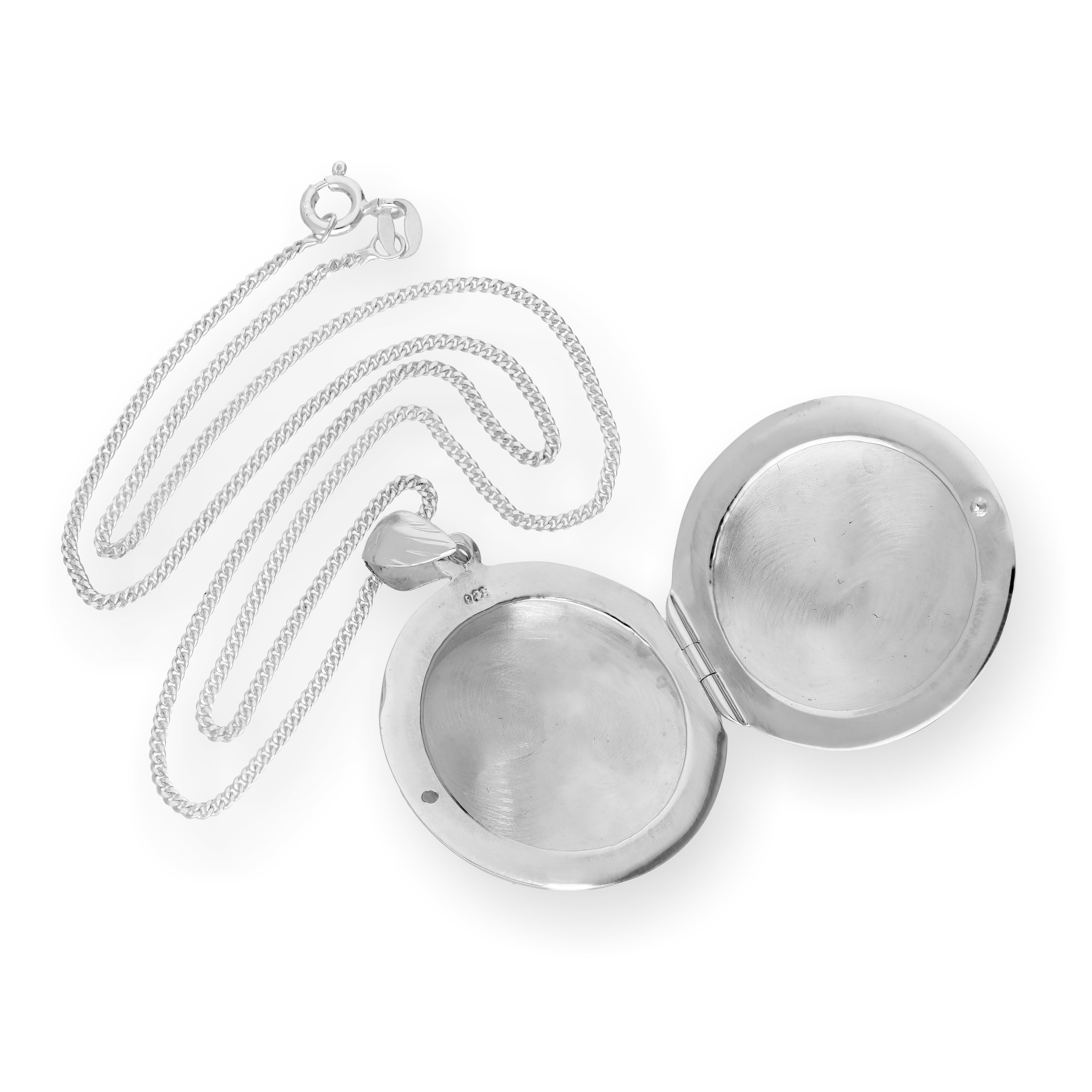 Großes graviertes rundes Medaillon aus Sterlingsilber an einer Kette, 40–60 cm