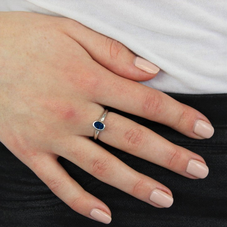 Sterlingsilber & Saphir CZ Kristall Oval September Geburtsstein Ring Größen J - U