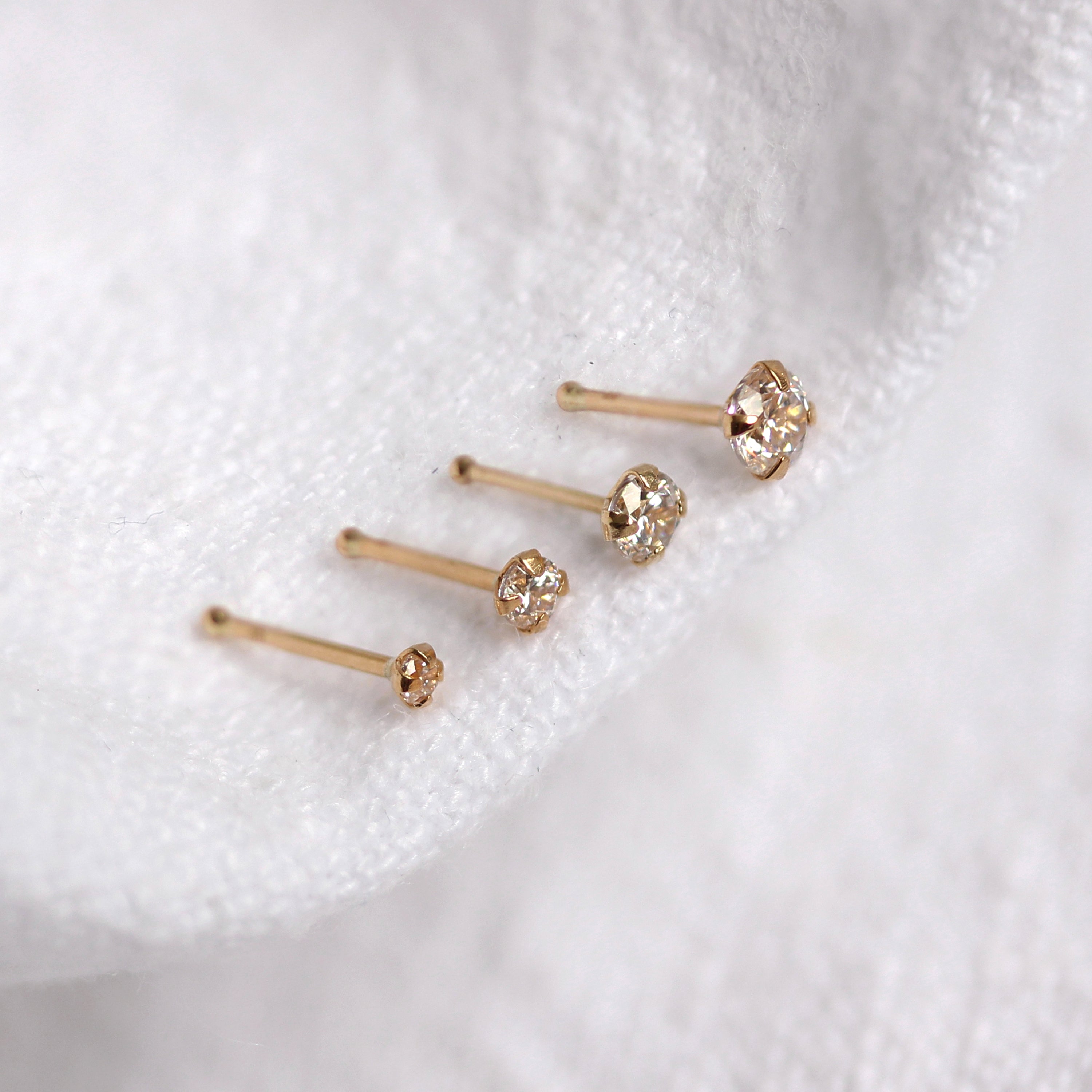 Nasenpiercing aus 9 Karat Gelbgold mit Zirkonia