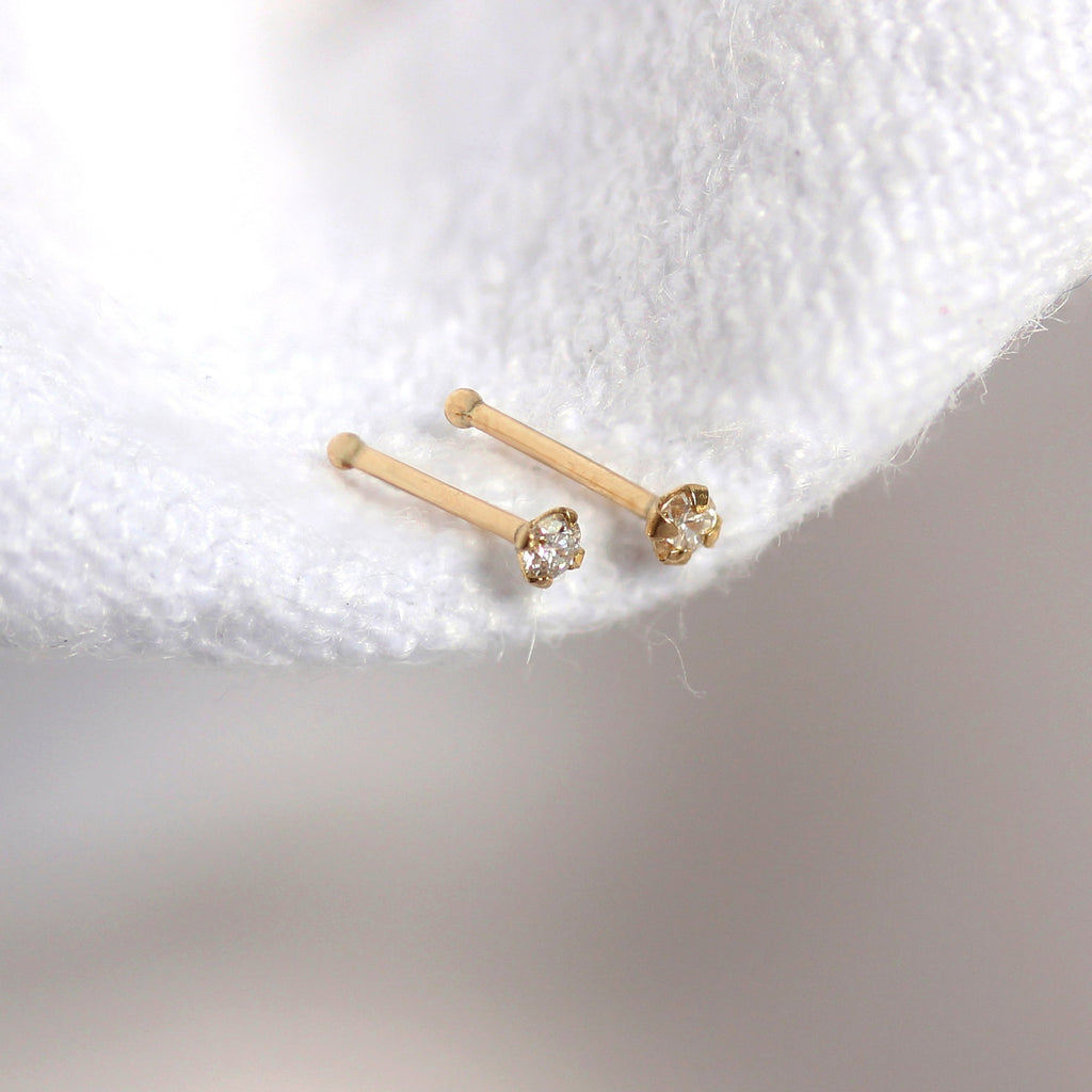 Nasenstecker aus 9 Karat Gelbgold mit Diamant