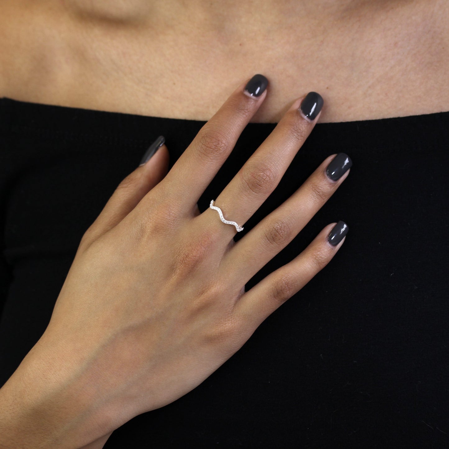 Sterling Silber 2 mm Wellenring mit klaren CZ-Kristallen – UK-Größe I-U