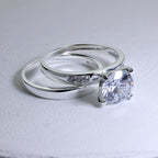 Verlobungsring und Ehering-Set aus Sterlingsilber und Zirkonia-Kristallen