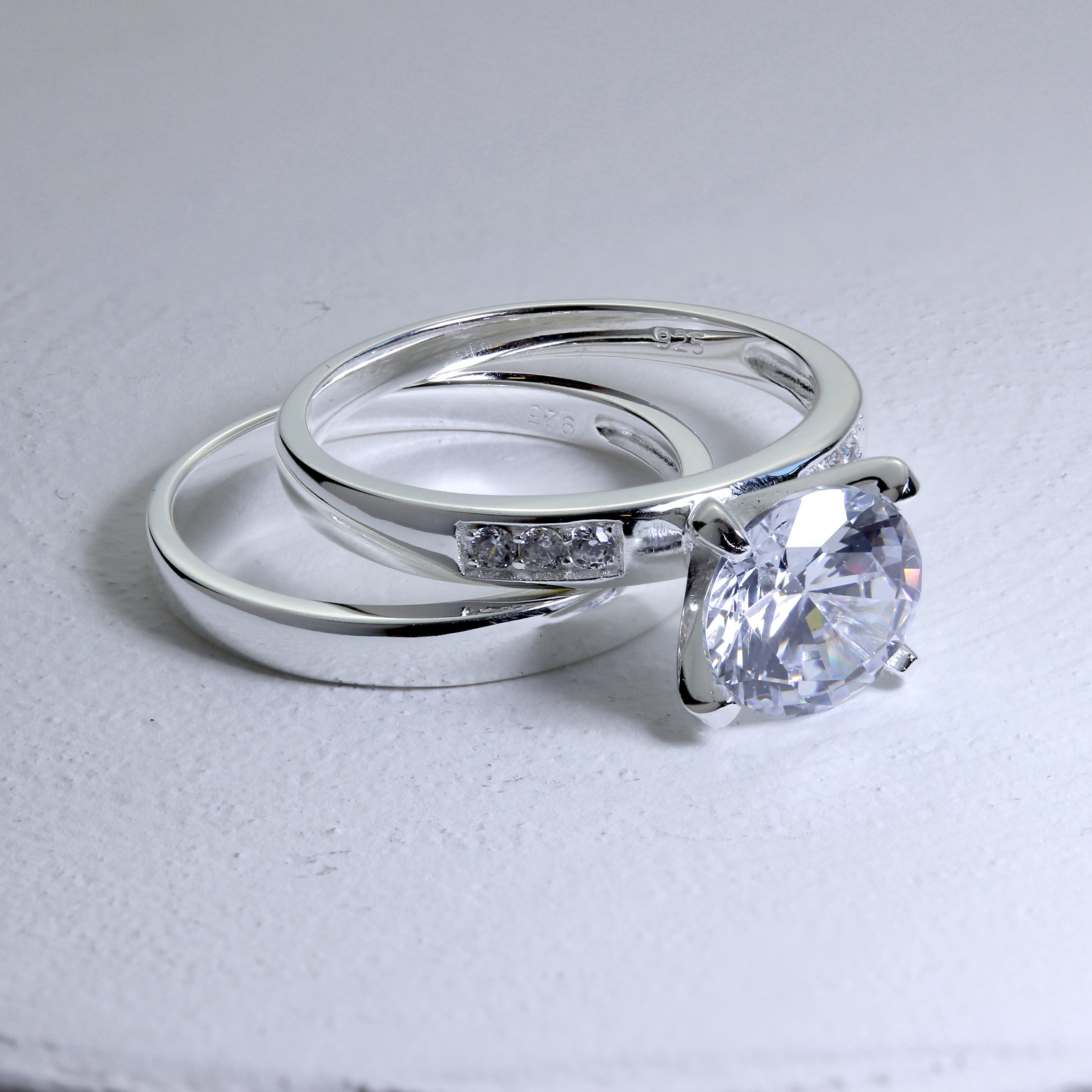 Verlobungsring und Ehering-Set aus Sterlingsilber und Zirkonia-Kristallen