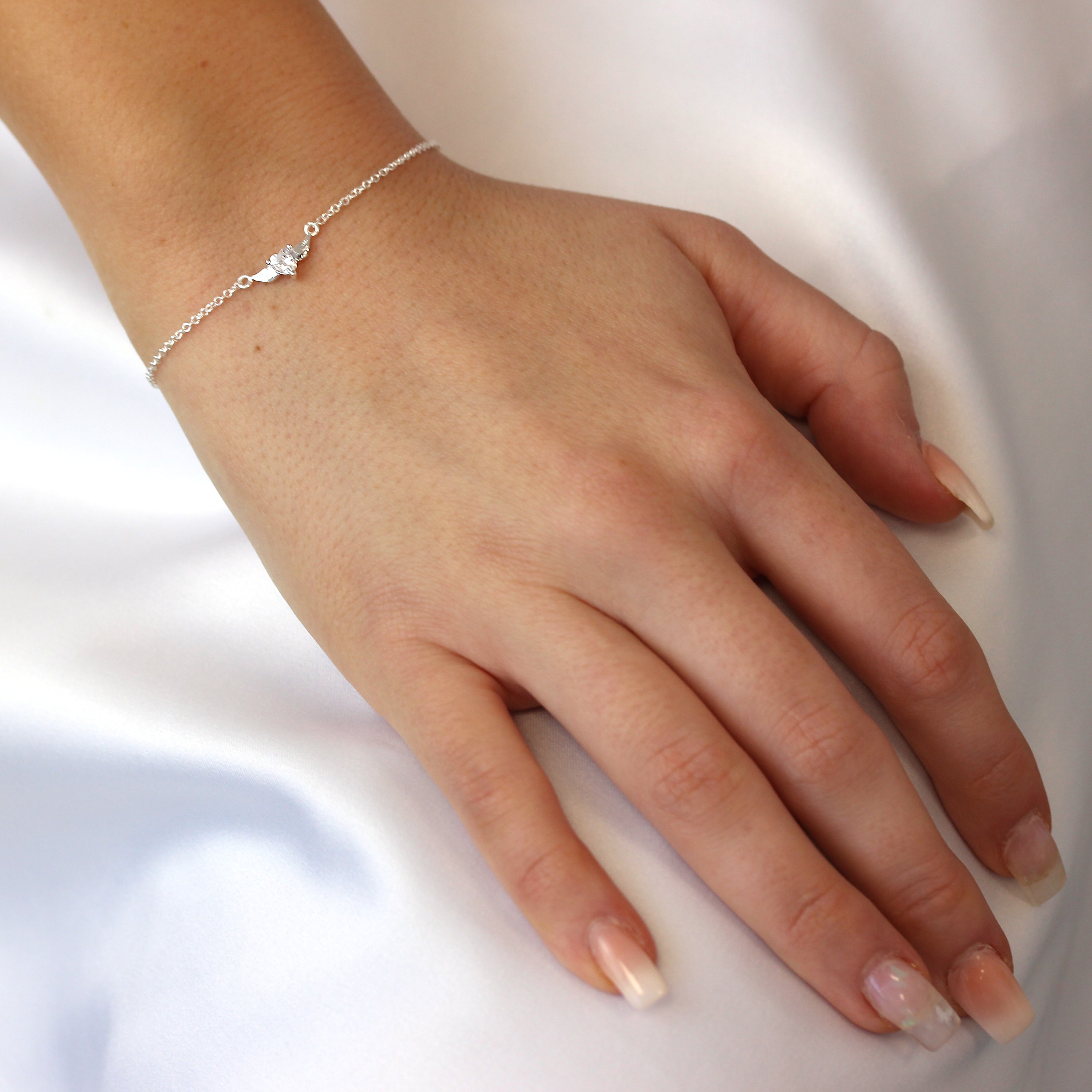 Sterlingsilber & Klar CZ Kristall Herz auf Flügeln 18 cm Armband