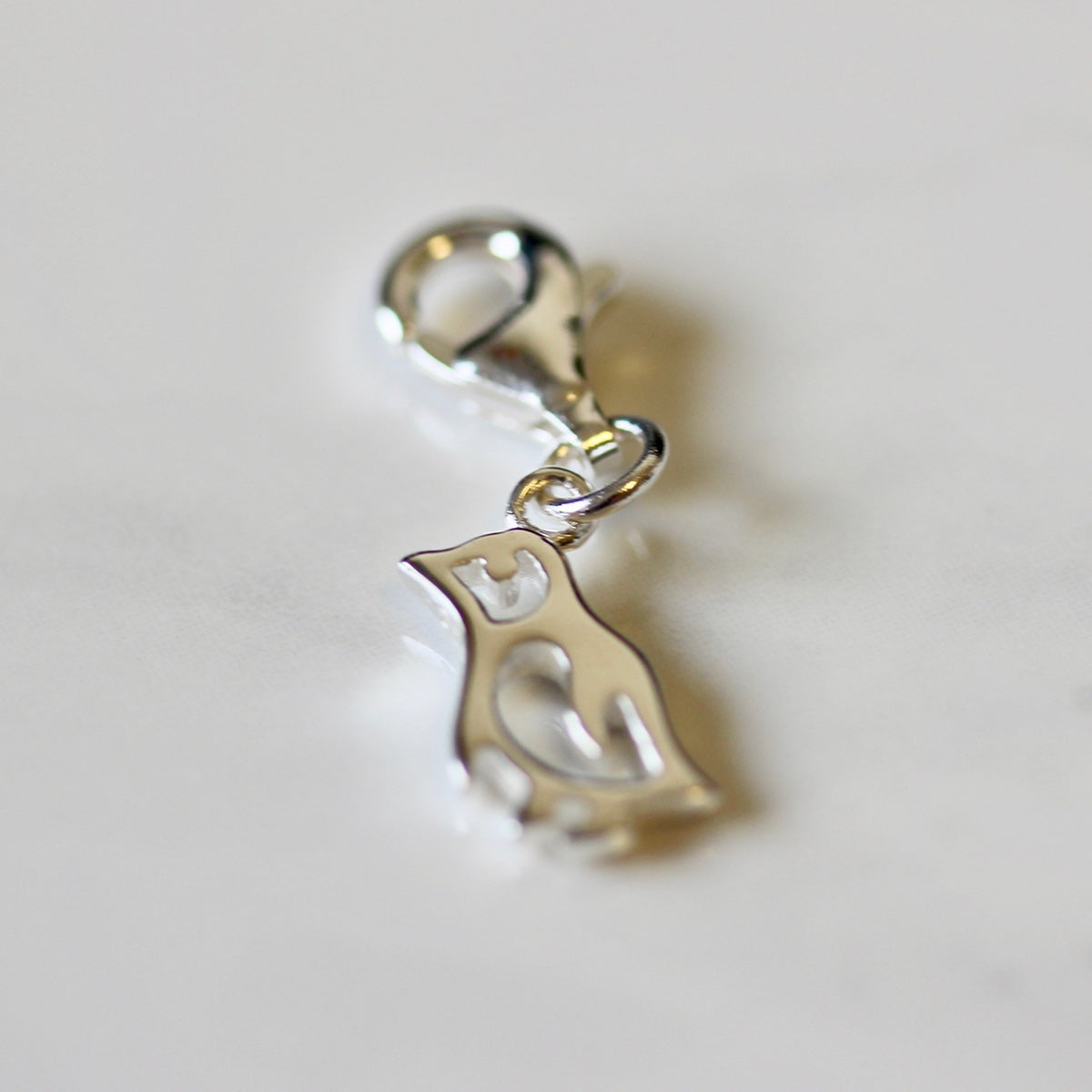 Sterlingsilber Pinguin Anhänger zum Anklipsen mit Ausgeschnittenen Details