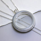 Groß Sterlingsilber Rund Schwebend Anhänger Medaillon an Kette von 40,5 bis 61 cm