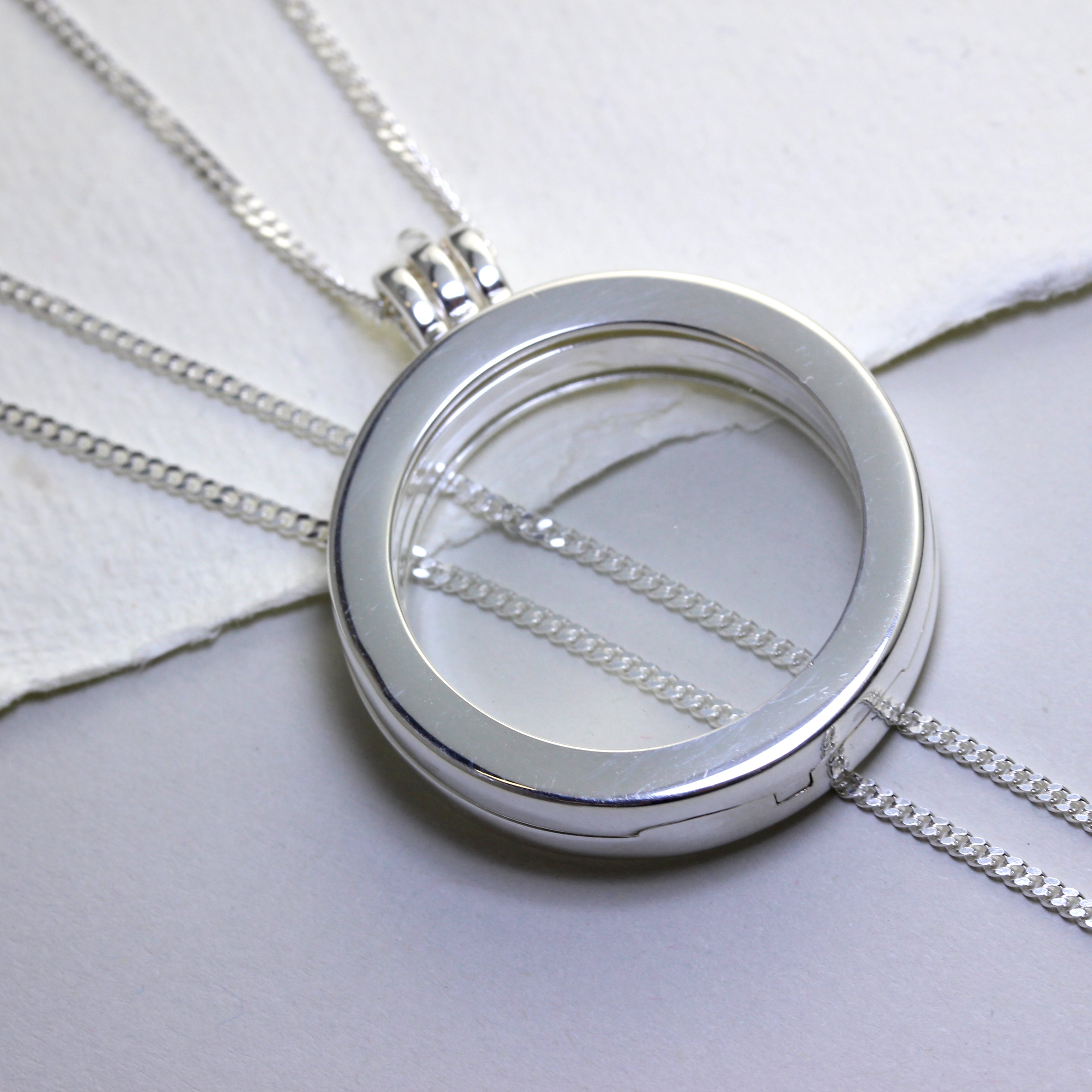 Groß Sterlingsilber Rund Schwebend Anhänger Medaillon an Kette von 40,5 bis 61 cm