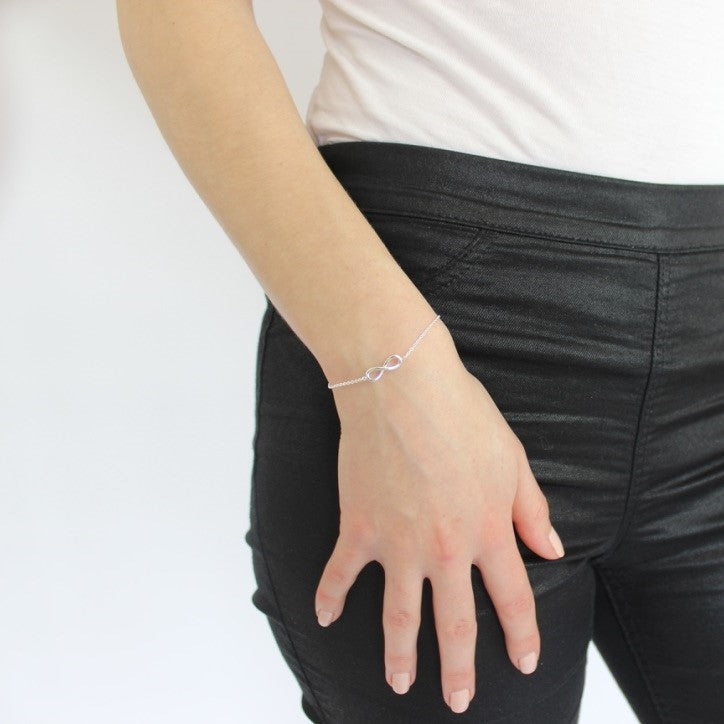 Armband aus Sterlingsilber mit Erbskette, Unendlichkeitszeichen und Verschluss