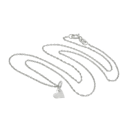 Halskette mit kleinem flachem Herzanhänger aus Sterlingsilber 14–22 Zoll