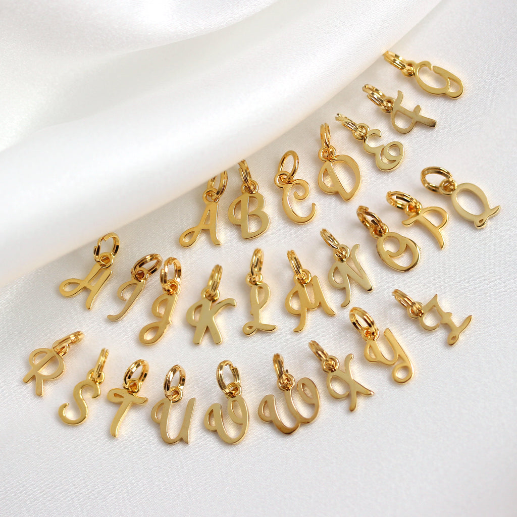 Buchstaben-Charm in Schreibschrift aus vergoldetem Sterlingsilber, A - Z