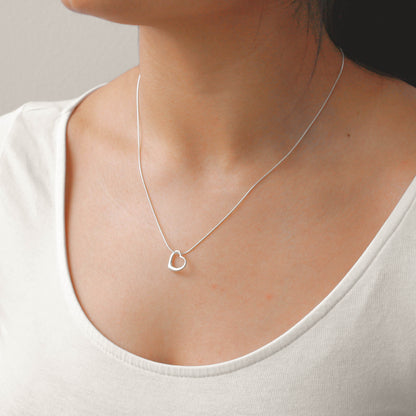 Halskette aus Sterlingsilber mit schwebendem Herzanhänger