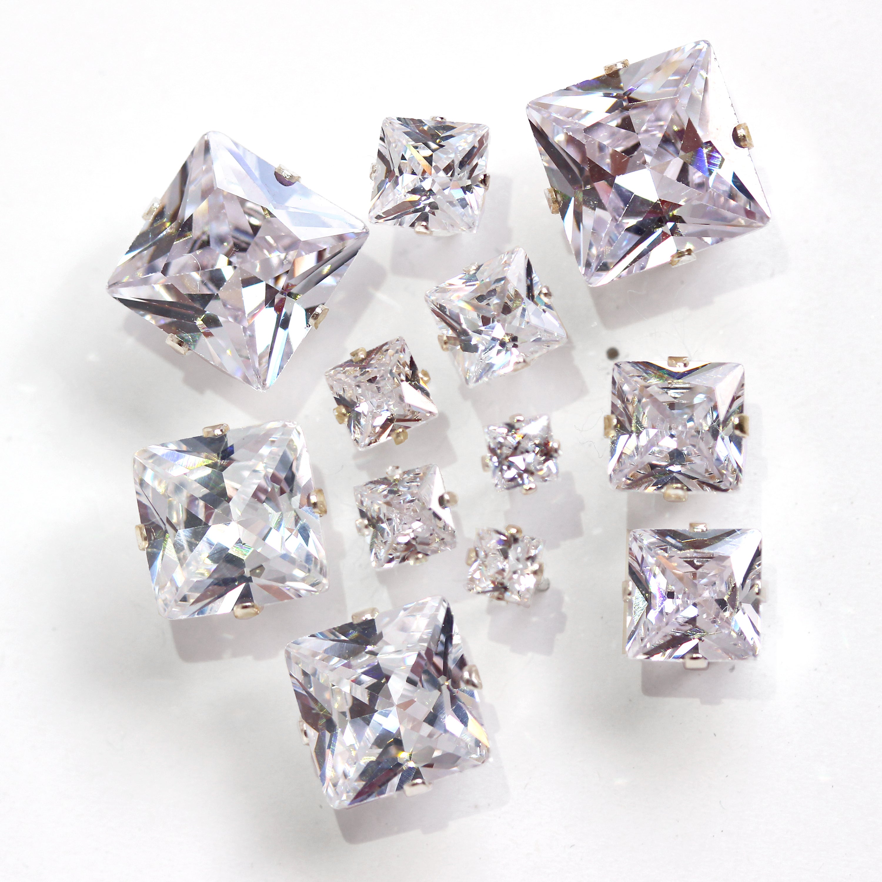 Quadratische CZ-Ohrstecker aus Sterlingsilber