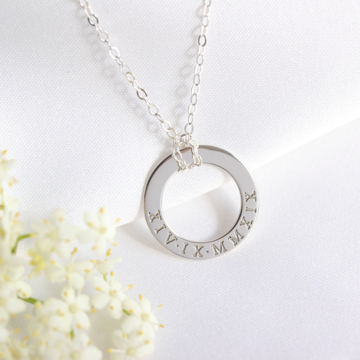 Personalisierte Halskette aus Sterlingsilber mit römischen Ziffern