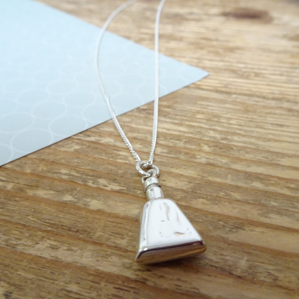 Halskette mit Anhänger aus Sterlingsilber in Form einer offenen Parfümflasche, 16–24 Zoll