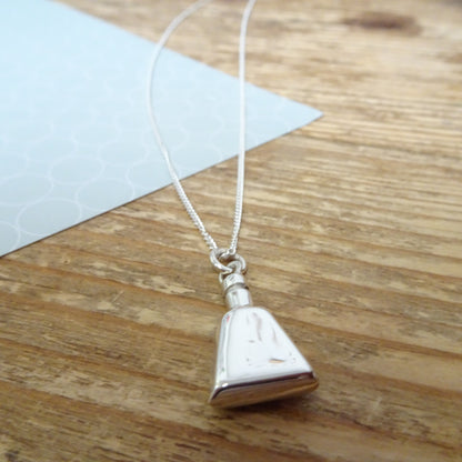 Halskette mit Anhänger aus Sterlingsilber in Form einer offenen Parfümflasche, 16–24 Zoll