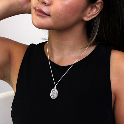 Medallion aus Sterlingsilber mit ovalen Blumen an einer Kette, 16–24 Zoll