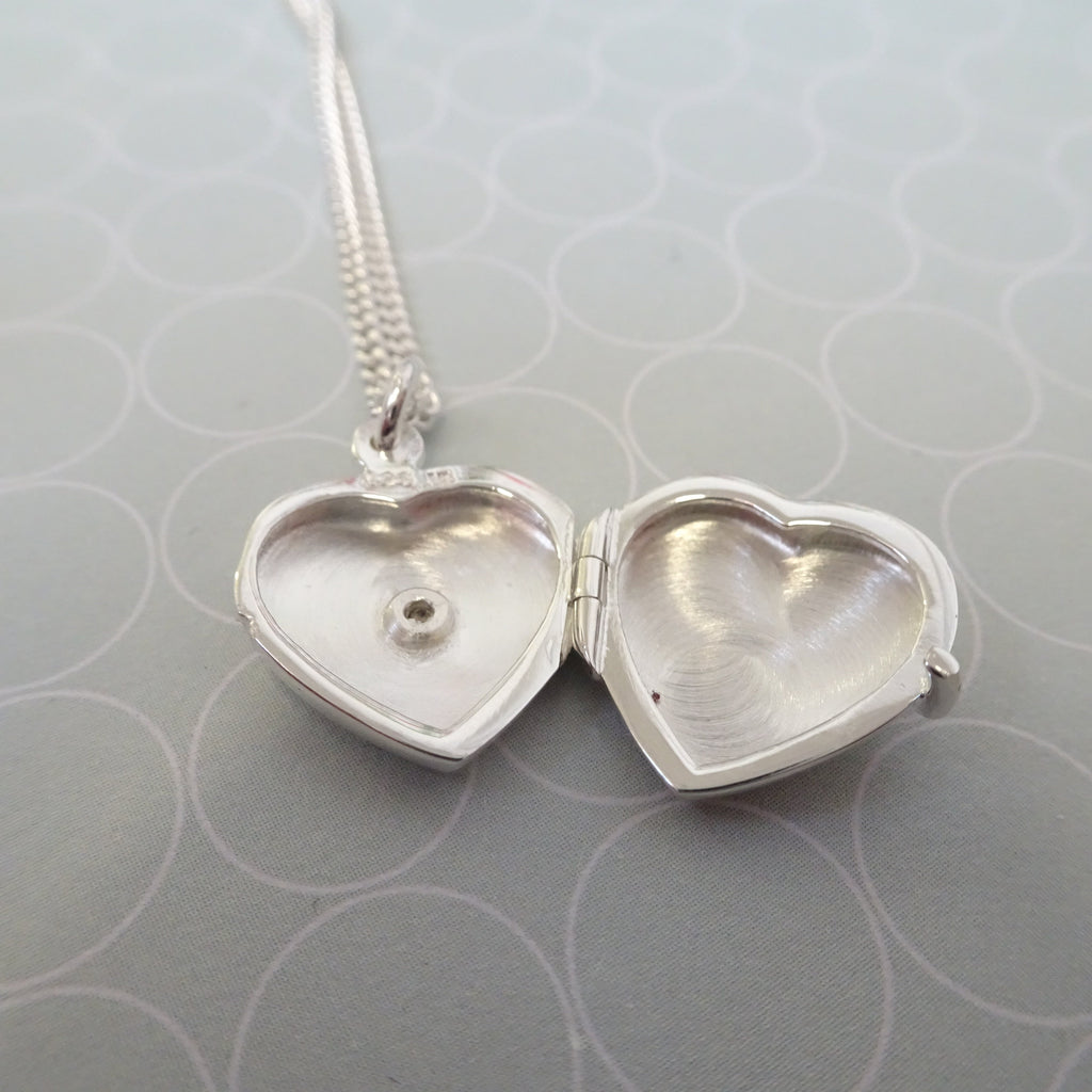 Kleines Sterlingsilber-Herzmedaillon mit Diamant an Kette 40–60 cm
