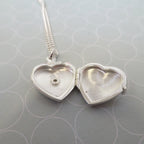 Kleines Sterlingsilber-Herzmedaillon mit Diamant an Kette 40–60 cm