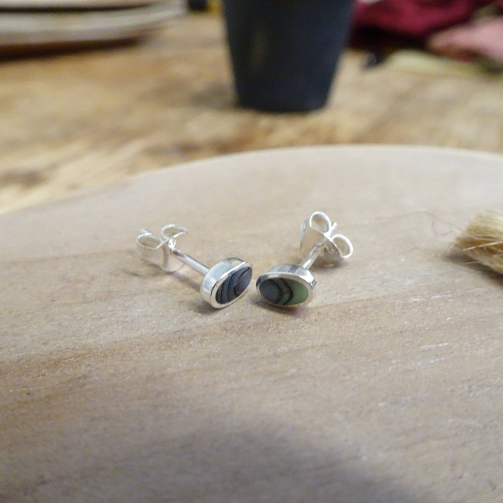 Sterlingsilber & 6 mm Oval Abalone Ohrstecker