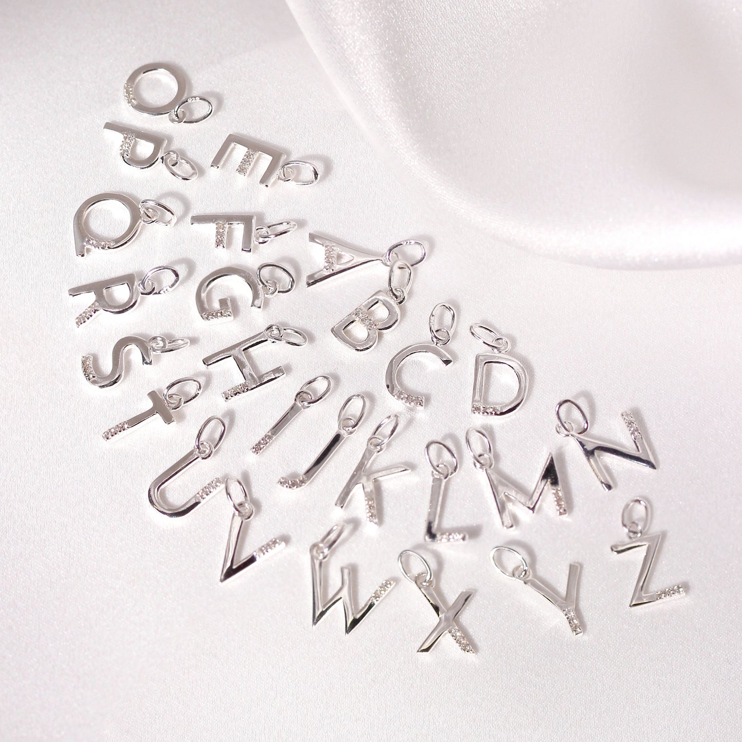 Sterlingsilber & Dreifach 1,2pt Diamant Alphabet Buchstaben Anhänger A - Z