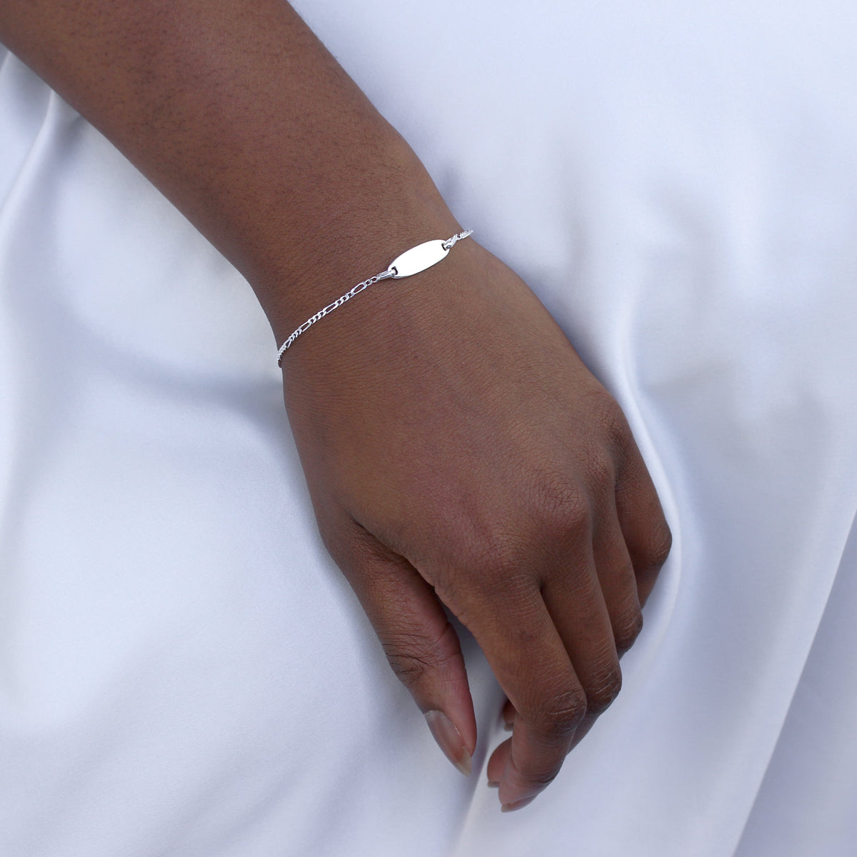 Armband aus Sterlingsilber mit Figarokette und gravierbarer ID-Platte, 18 cm