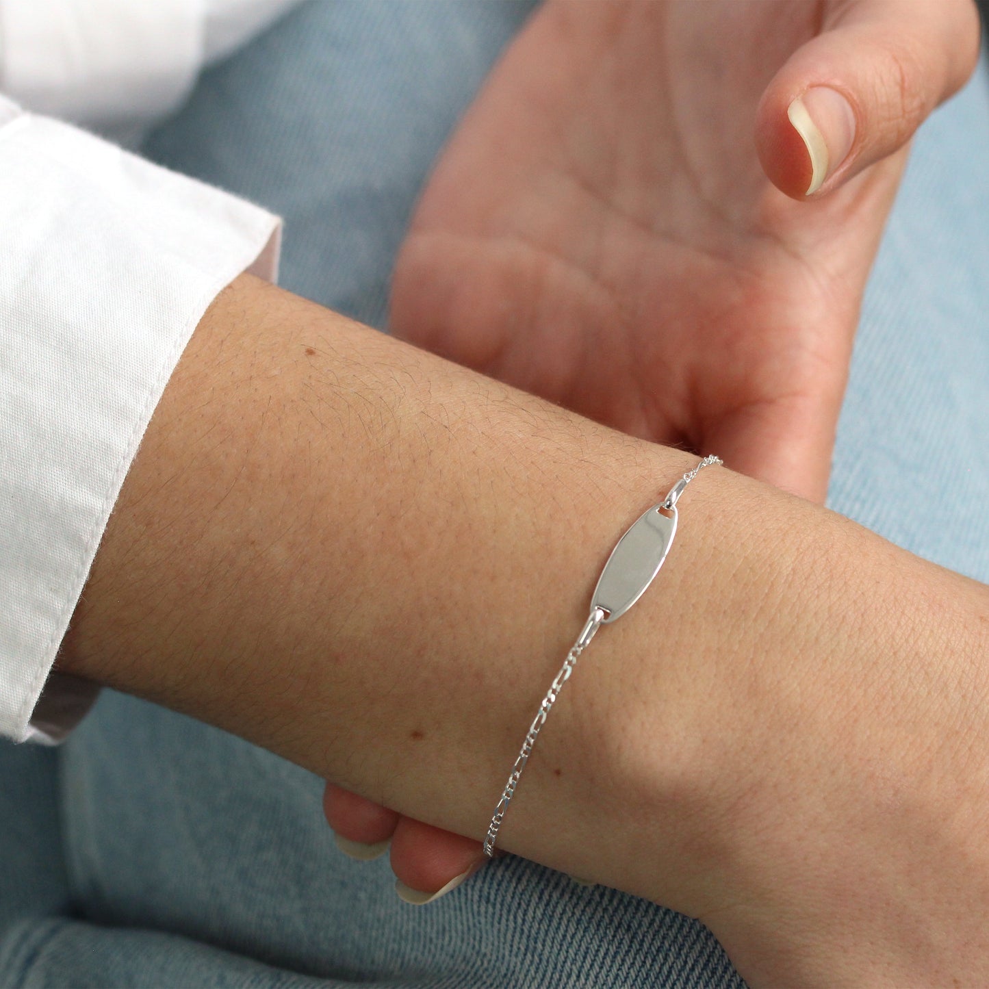 Sterling Silber Figaro Kette Gravierbares ID Schild 6 Zoll Armband