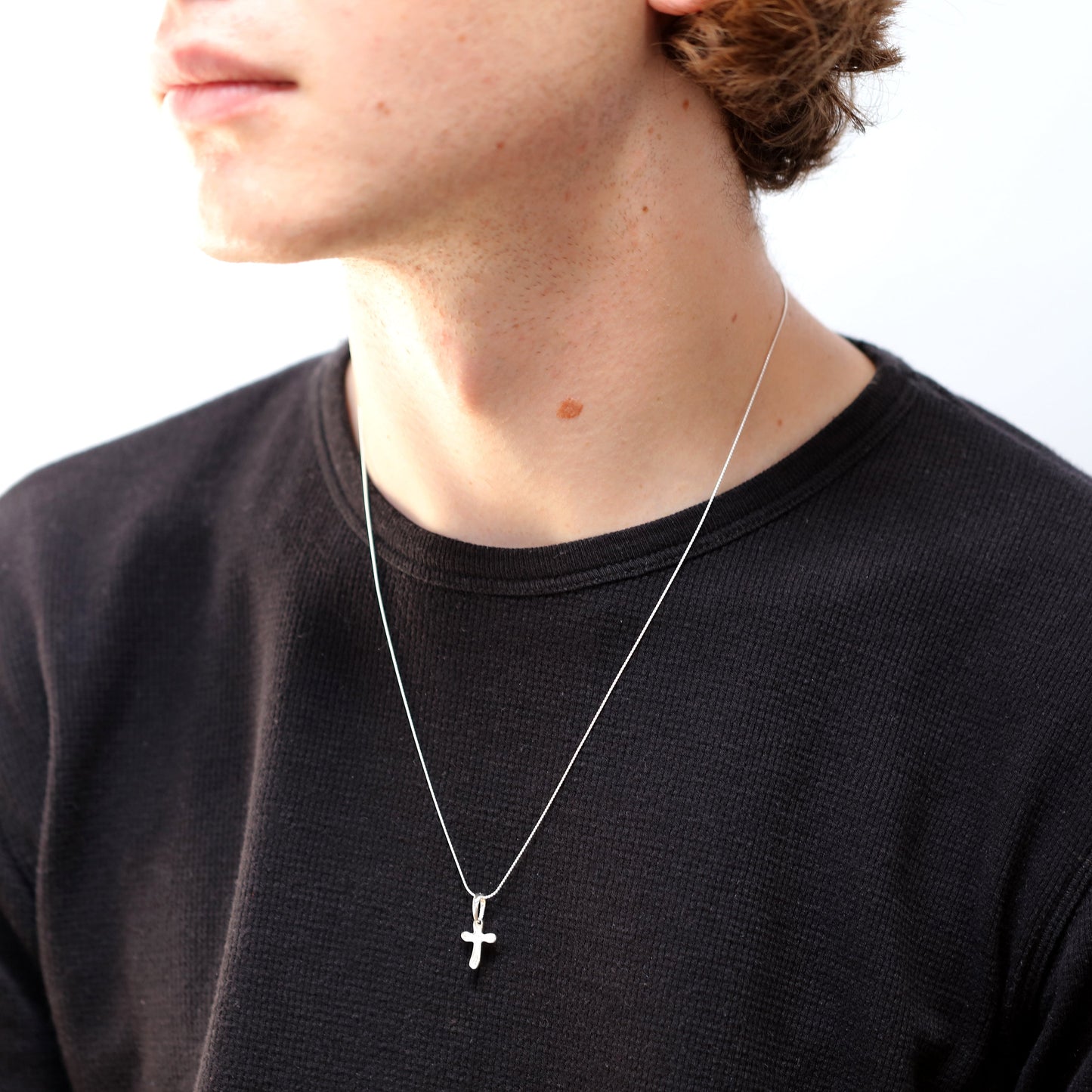 Halskette mit rundem Kreuzanhänger aus Sterlingsilber, 16–22 Zoll