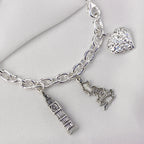 Kräftiges Bettelarmband aus Sterlingsilber mit diamantiertem gewölbtem Herz-Charm
