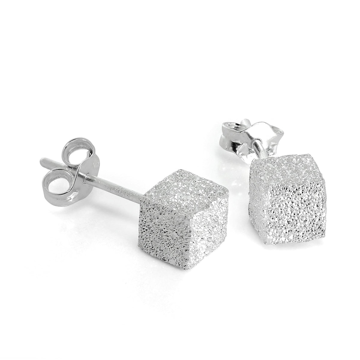 Mattierte Würfel-Ohrstecker aus Sterlingsilber, 5 mm - 7 mm