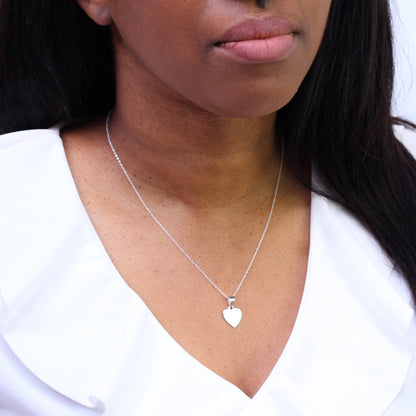 Kleine gravierbare Herz-Halskette aus Sterling Silber an einer 18-Zoll-Kette