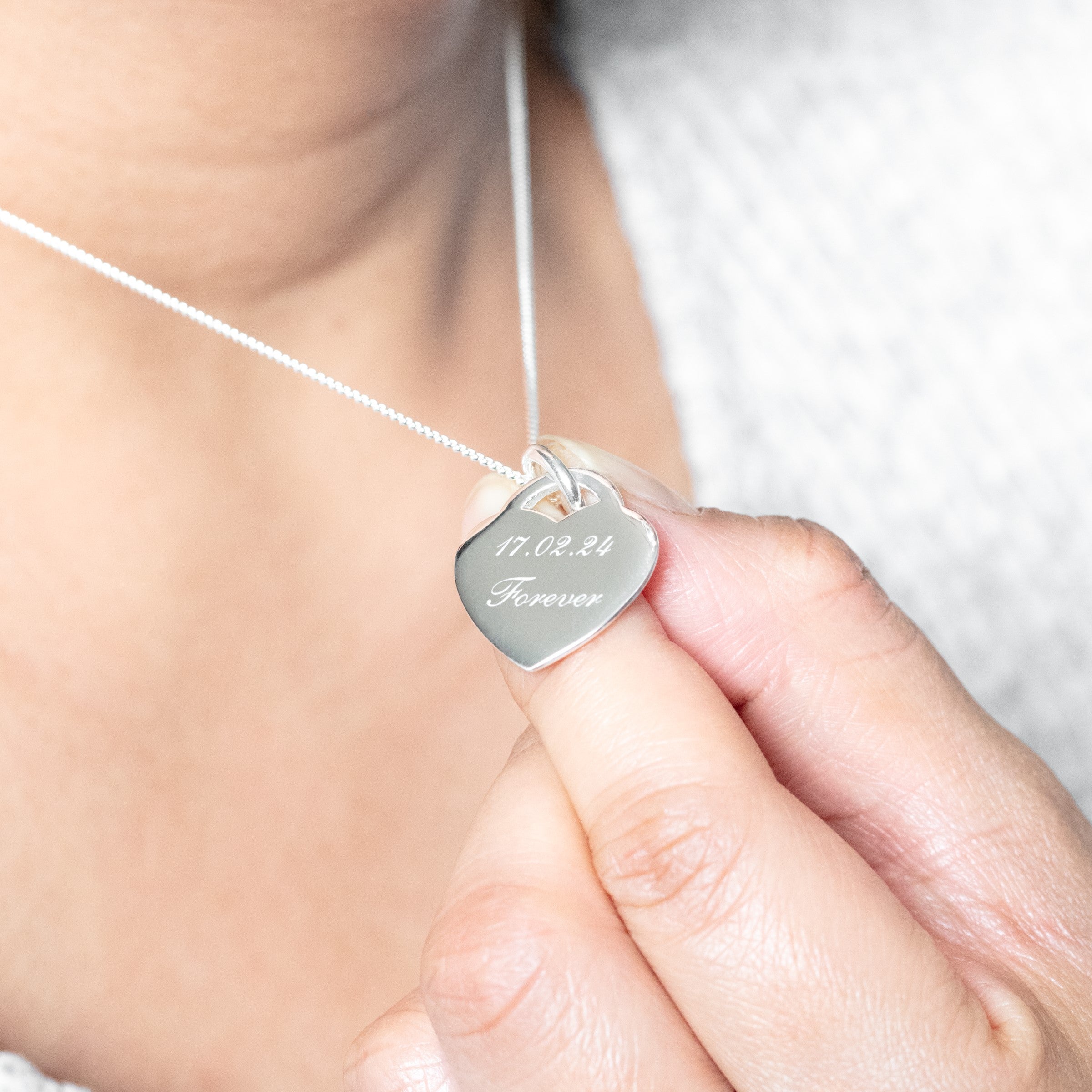 Großer Herzanhänger aus Sterlingsilber zum Gravieren 16–24 Zoll