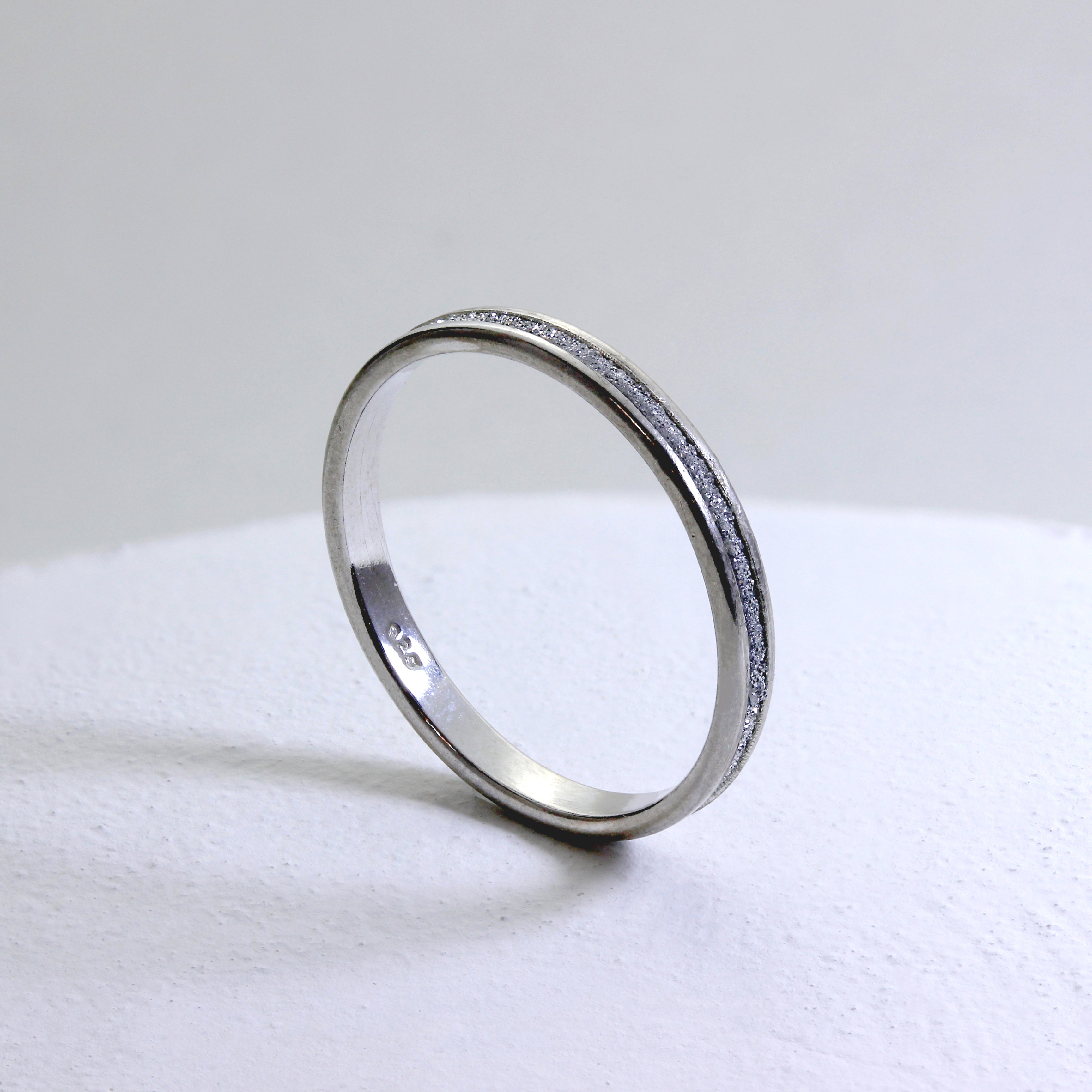 Mattierter Sterlingsilber-Ewigkeitsring I-W