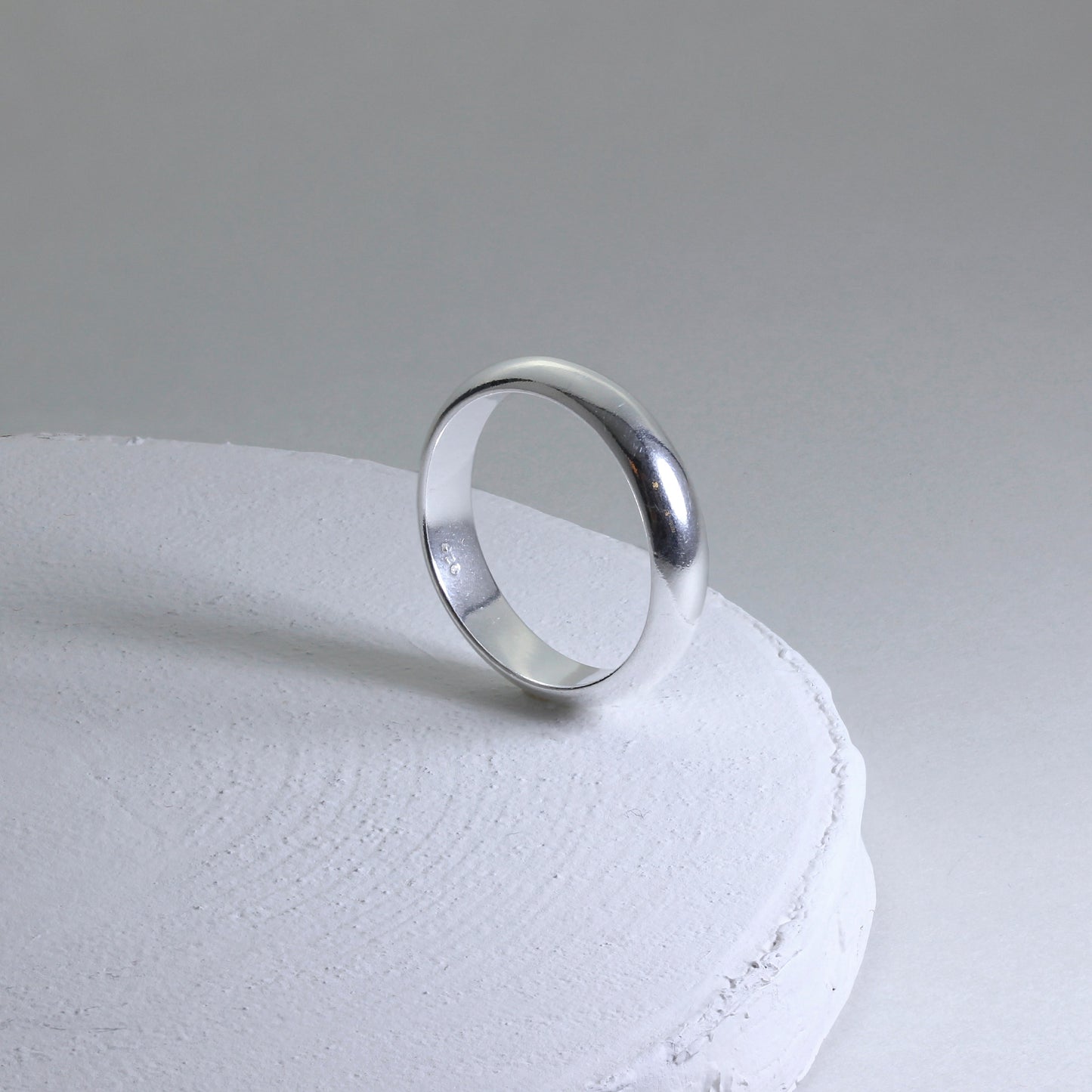 Sterling-Silber-Ehering in D-Form, 4 mm Größe I – Z+6