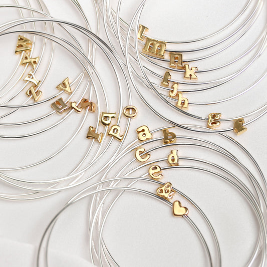 Leichter Sterling Silber Stapelarmreif mit Buchstabenperlen A - Z