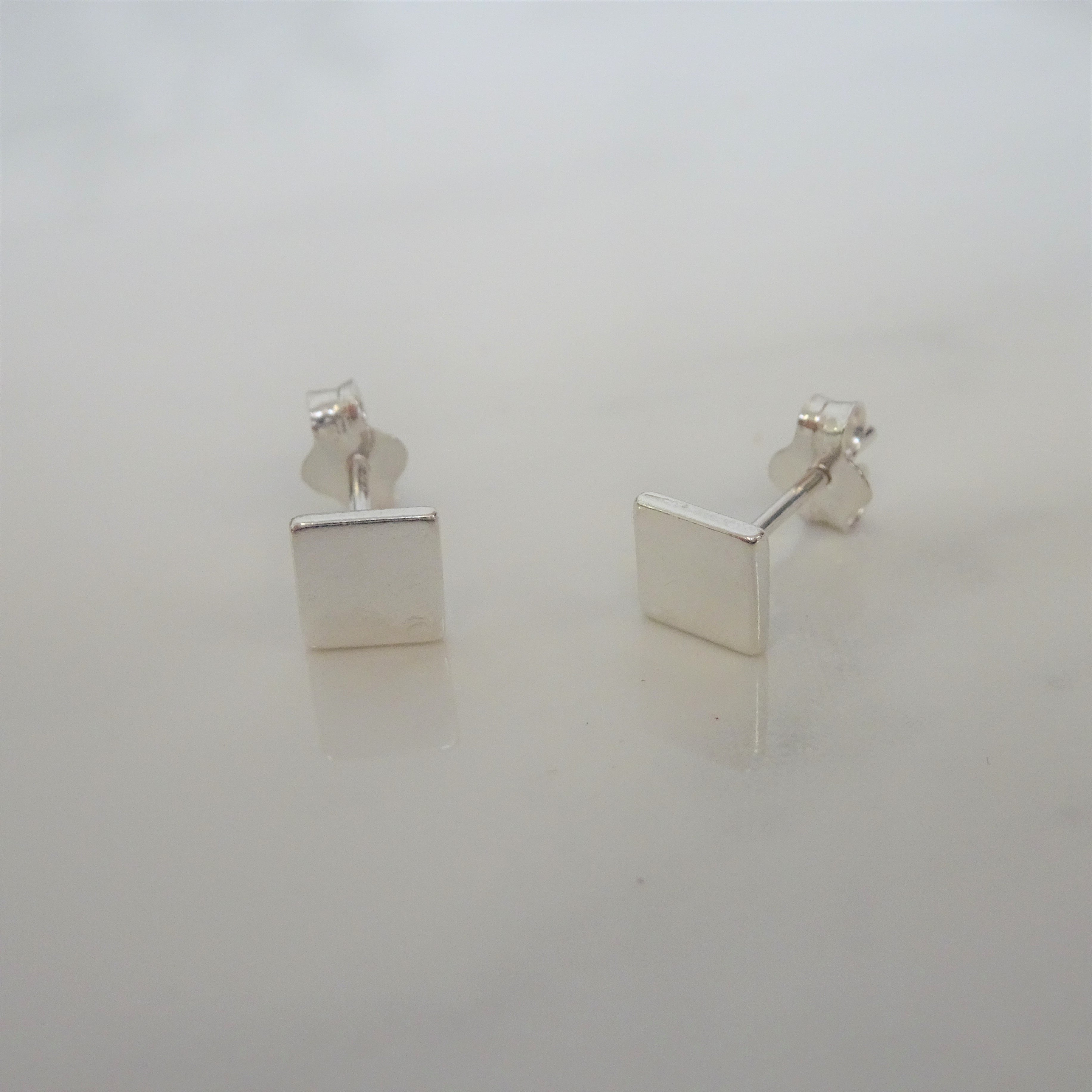 Sterlingsilber 5 mm Quadrat Ohrstecker