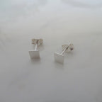 Klein Sterlingsilber 4 mm Quadrat Ohrstecker