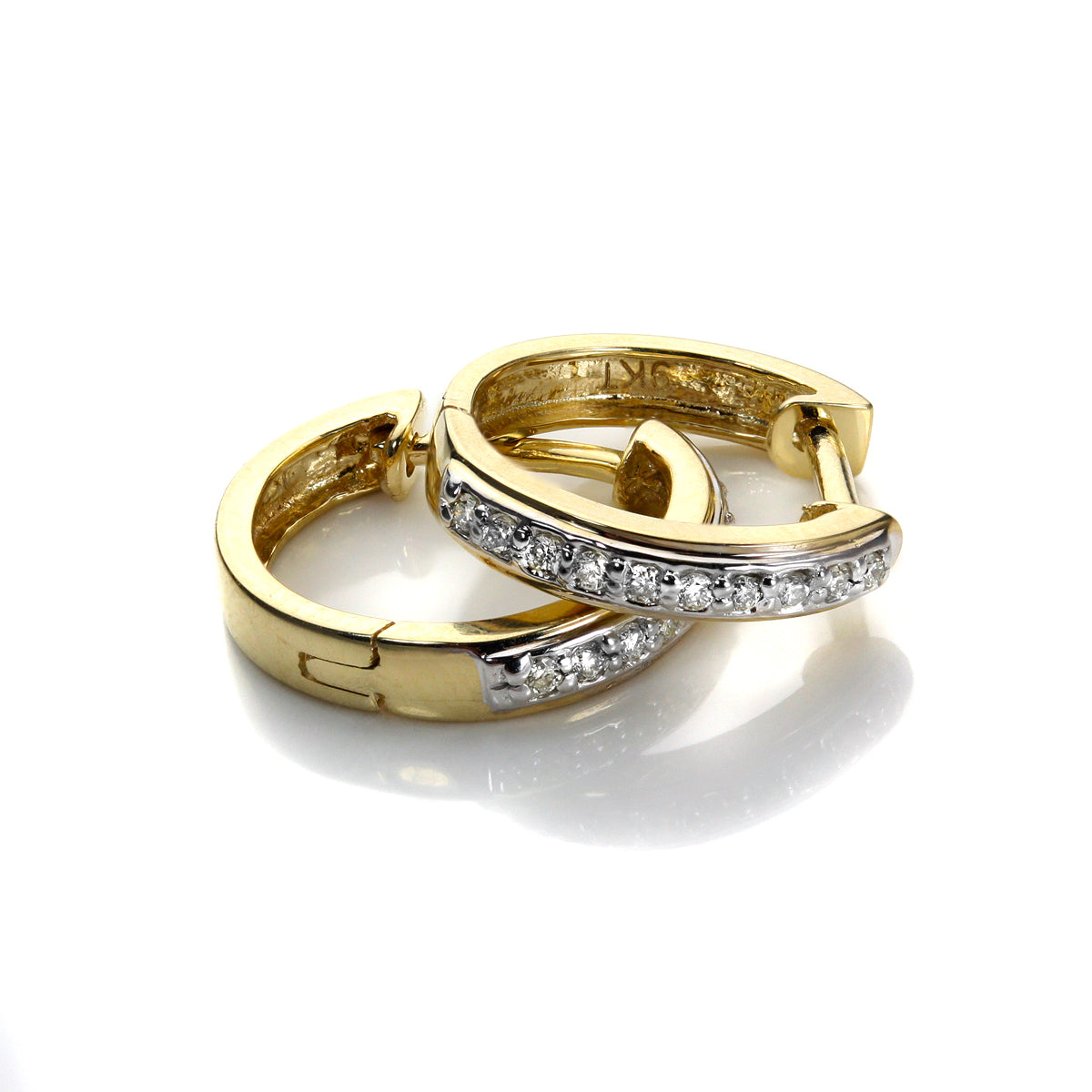 9 Karat Mixed Gold Diamond Huggie Ohrringe