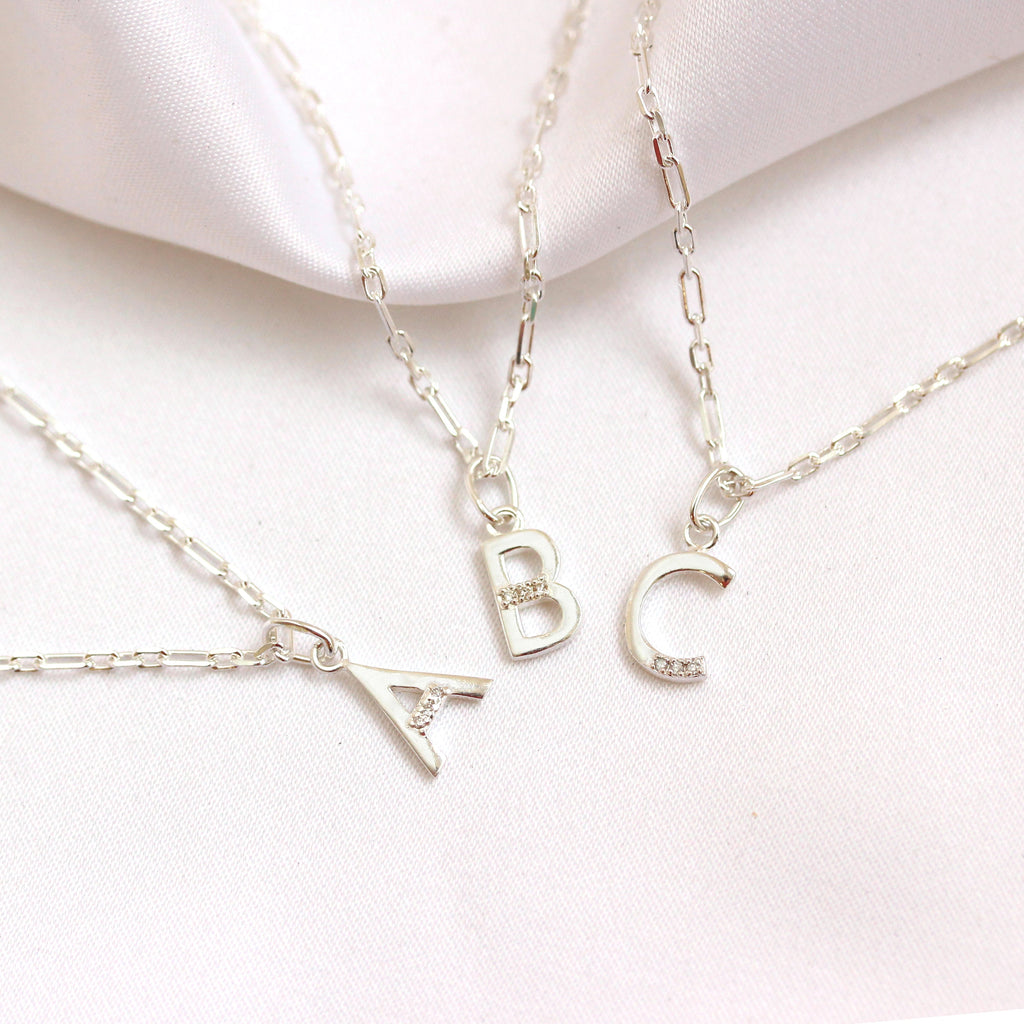 Sterlingsilber Halskette mit drei Diamanten und Initialen