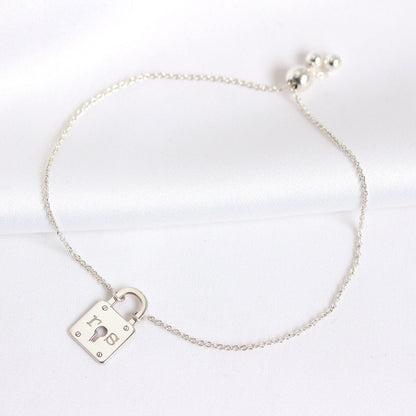 Personalisiertes Armband aus Sterlingsilber mit Initialen und Vorhängeschloss