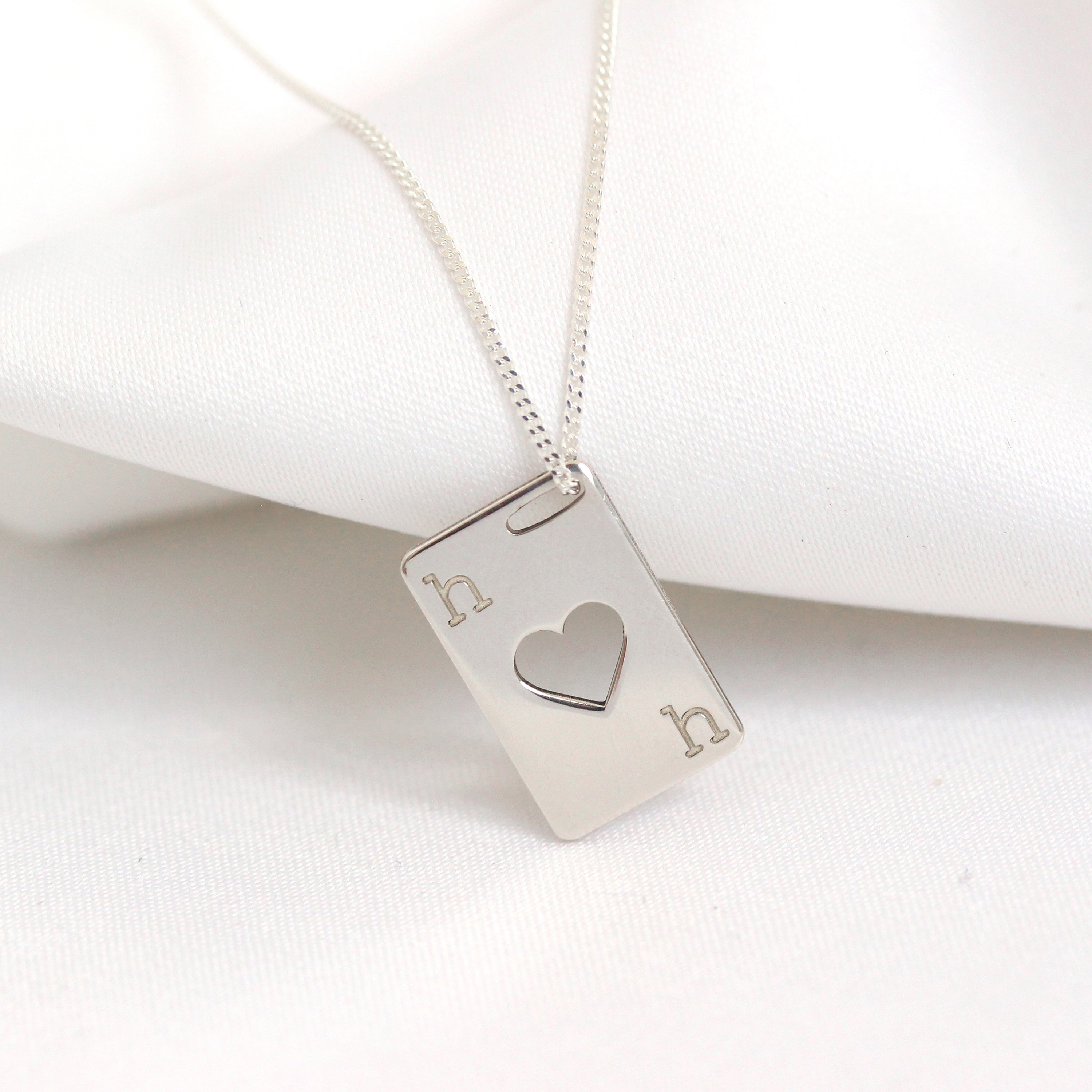 Personalisierte Halskette mit Initialen aus Sterlingsilber und Spielkarte
