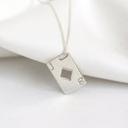 Personalisierte Halskette mit Initialen aus Sterlingsilber und Spielkarte