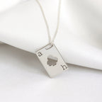 Personalisierte Halskette mit Initialen aus Sterlingsilber und Spielkarte
